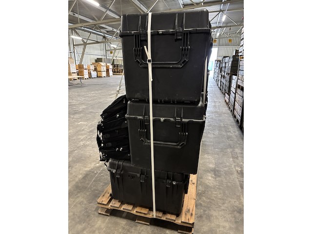 Partij kunststof kisten en laptoptassen, tgm/pelican/targus - afbeelding 6 van  6