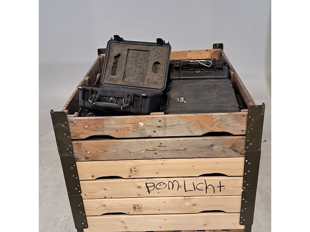 Partij kunststof koffers, o.a. peli - afbeelding 1 van  6