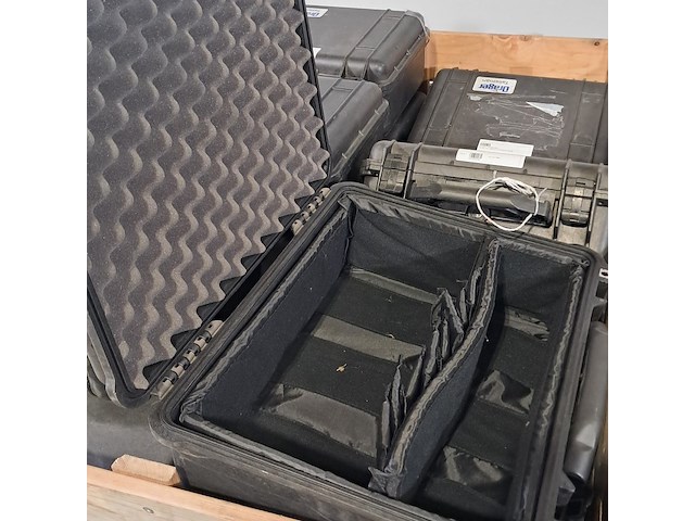 Partij kunststof koffers, o.a. peli - afbeelding 4 van  6