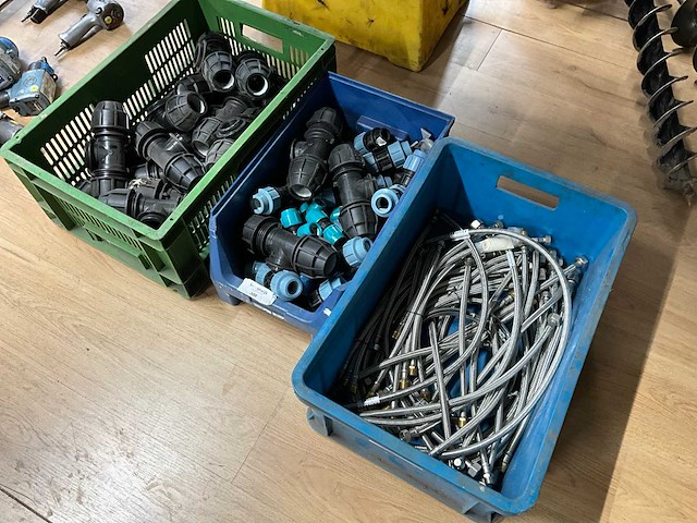 Partij kunststof koppelingen - afbeelding 1 van  6