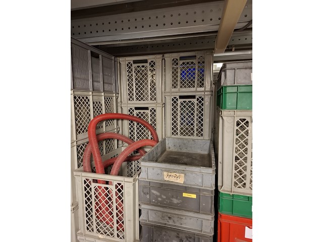 Partij kunststof kratten in diverse maten - afbeelding 2 van  11