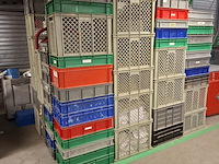 Partij kunststof kratten in diverse maten - afbeelding 1 van  11