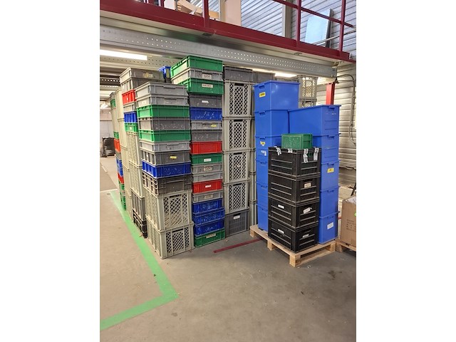 Partij kunststof kratten in diverse maten - afbeelding 4 van  11
