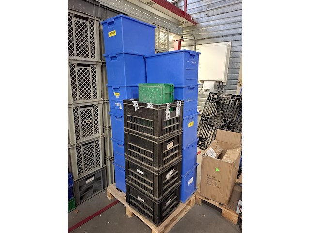 Partij kunststof kratten in diverse maten - afbeelding 5 van  11