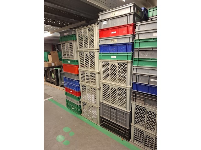 Partij kunststof kratten in diverse maten - afbeelding 7 van  11