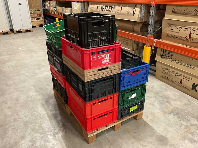 Partij kunststof kratten - afbeelding 1 van  2