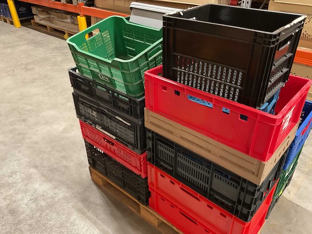 Partij kunststof kratten - afbeelding 2 van  2