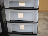 Partij kunststof ladekastjes op pallet - afbeelding 3 van  10