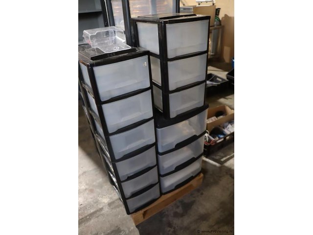 Partij kunststof ladekastjes op pallet - afbeelding 7 van  10