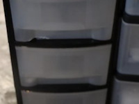 Partij kunststof ladekastjes op pallet - afbeelding 10 van  10