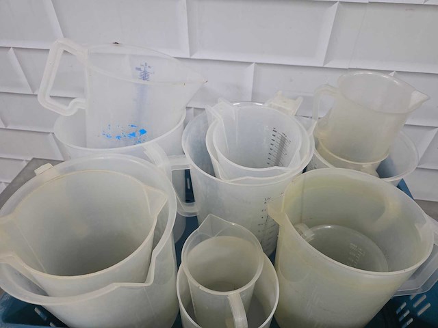 Partij kunststof liter maatbekers - afbeelding 2 van  3