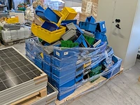 Partij kunststof magazijn- en stapelbakken