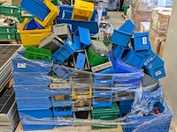Partij kunststof magazijn- en stapelbakken - afbeelding 2 van  3