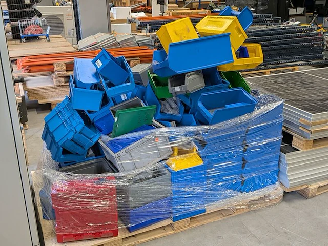 Partij kunststof magazijn- en stapelbakken - afbeelding 3 van  3