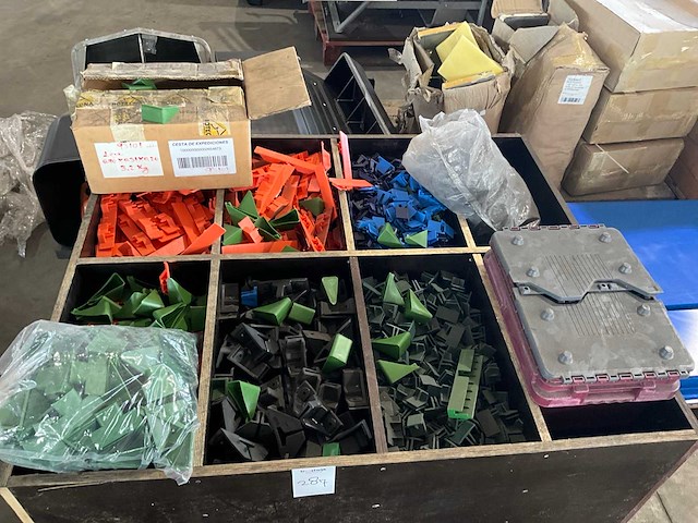 Partij kunststof onderdelen - afbeelding 3 van  13