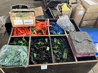 Partij kunststof onderdelen - afbeelding 3 van  13