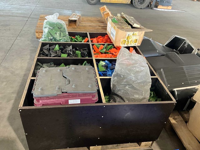 Partij kunststof onderdelen - afbeelding 5 van  13