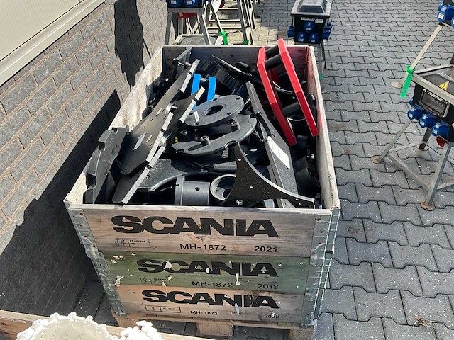 Partij kunststof onderdelen - afbeelding 2 van  4