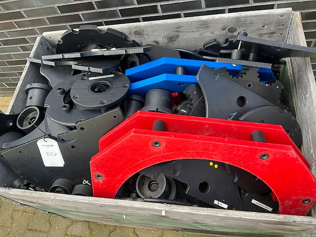 Partij kunststof onderdelen - afbeelding 1 van  1