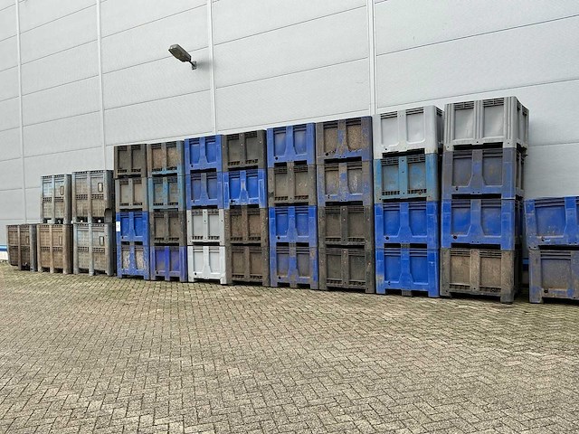Partij kunststof palletboxen - afbeelding 2 van  4