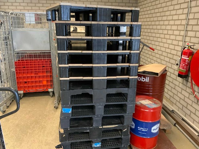 Partij kunststof pallets - afbeelding 3 van  7