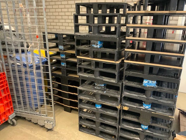 Partij kunststof pallets - afbeelding 6 van  7