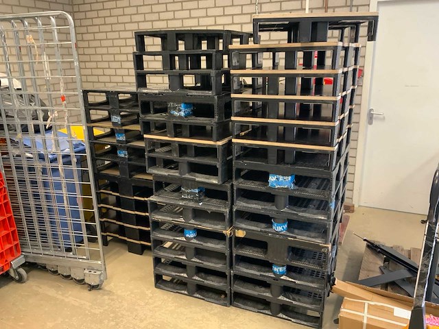 Partij kunststof pallets - afbeelding 7 van  7