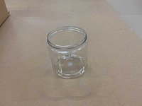Partij kunststof potten, flessen en jerrycans