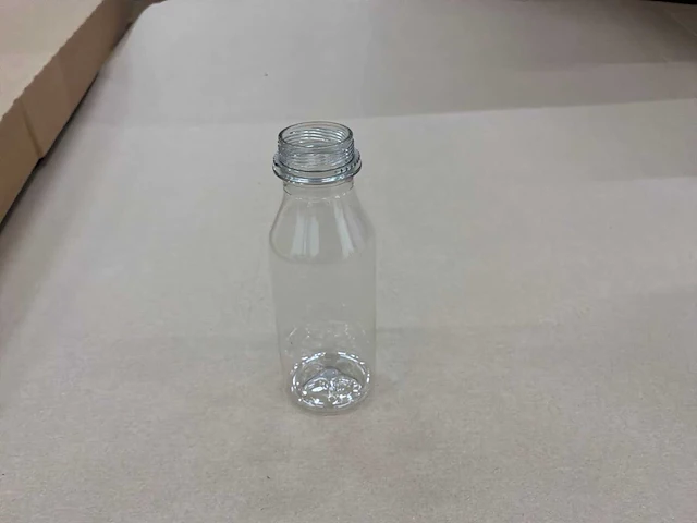 Partij kunststof potten, flessen en jerrycans - afbeelding 2 van  7