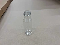 Partij kunststof potten, flessen en jerrycans - afbeelding 2 van  7