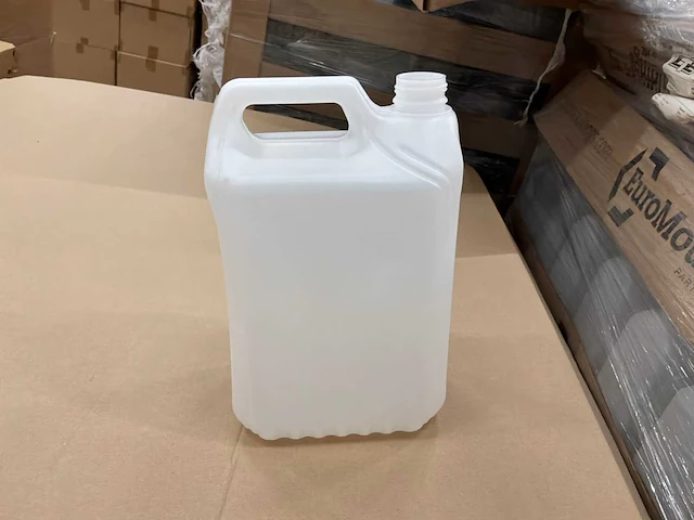 Partij kunststof potten, flessen en jerrycans - afbeelding 3 van  7