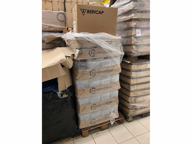 Partij kunststof potten, flessen en jerrycans - afbeelding 7 van  7