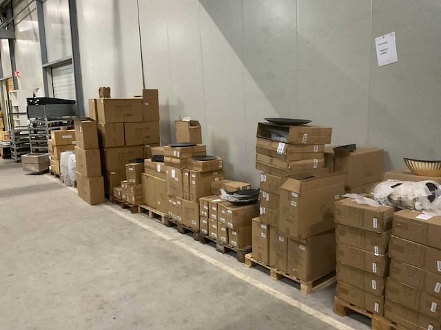 Partij kunststof schalen en tray’s - afbeelding 1 van  16