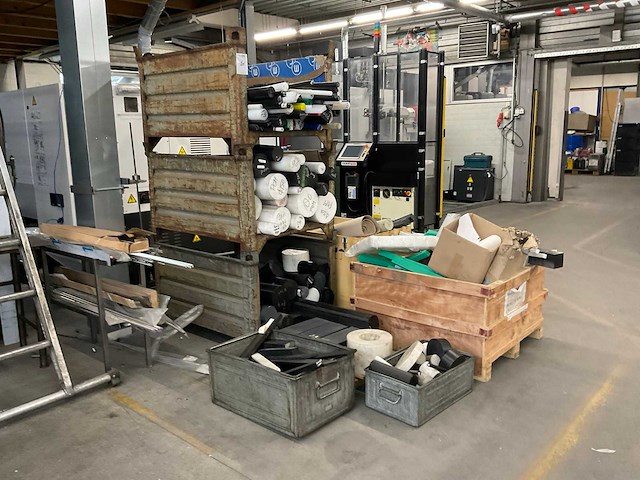 Partij kunststof stafmateriaal - afbeelding 1 van  9