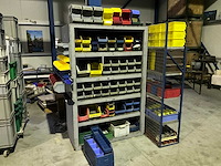 Partij kunststof stapelbakken met kast - afbeelding 1 van  5