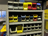 Partij kunststof stapelbakken met kast - afbeelding 2 van  5