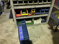 Partij kunststof stapelbakken met kast - afbeelding 4 van  5