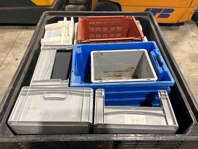 Partij kunststof stapelkratten - afbeelding 3 van  4