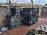 Partij kunststof stapelkratten - afbeelding 1 van  7