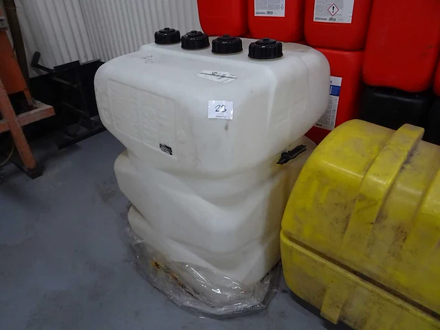 Partij kunststof tanks, 23 stuks - afbeelding 5 van  6