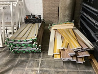 Partij kunststof teeltbakken met leidingen en sensoren - afbeelding 12 van  13