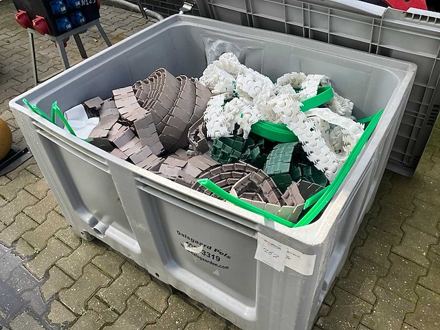 Partij kunststof transportbandketting - afbeelding 1 van  3