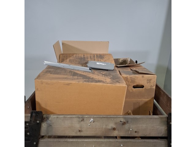 Partij kunststof tussenschotten - afbeelding 1 van  8