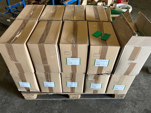 Partij kunststof vulplaatjes 5mm circa 10.000 - afbeelding 1 van  3