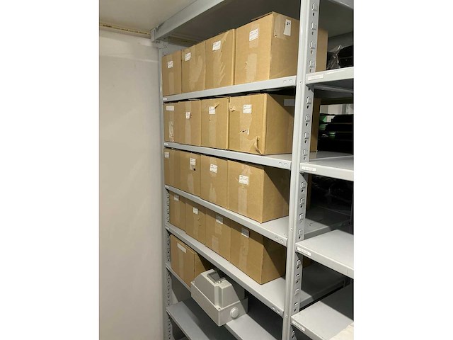 Partij kunststofkasten v. autm./div 7x b 53.01 (18x) - afbeelding 2 van  5