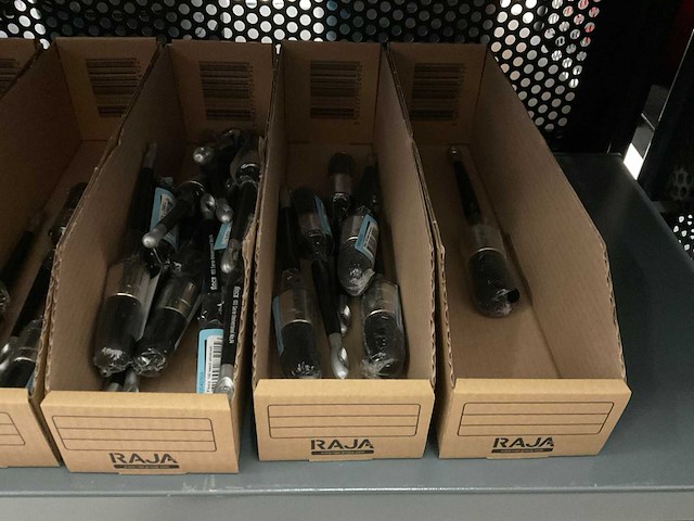 Partij kwasten en verfbakjes - afbeelding 10 van  13