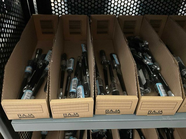 Partij kwasten en verfbakjes - afbeelding 11 van  13