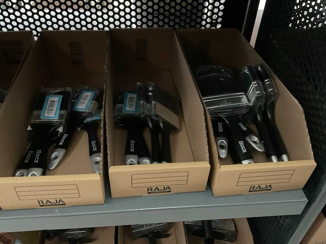 Partij kwasten en verfbakjes - afbeelding 13 van  13