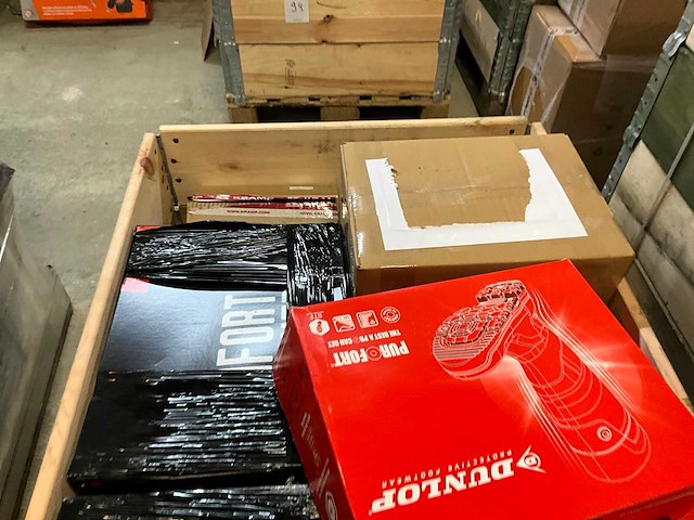 Partij laarzen - afbeelding 3 van  6