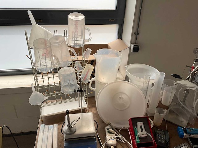 Partij laboratorium- en kwaliteitscontroleapparatuur - afbeelding 2 van  11